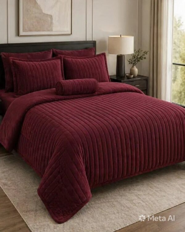 5-Piece Queen Quilt Set 6 Five-piece queen size quilt set in burgundy.
