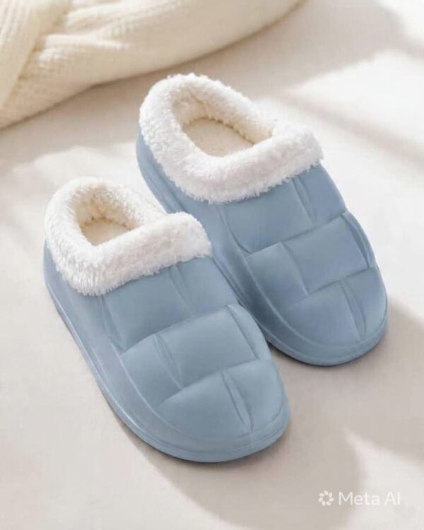 Women's Fur-Lined Winter Slippers 2 Women’s fur-lined winter slippers with a cozy and warm design for indoor comfort.